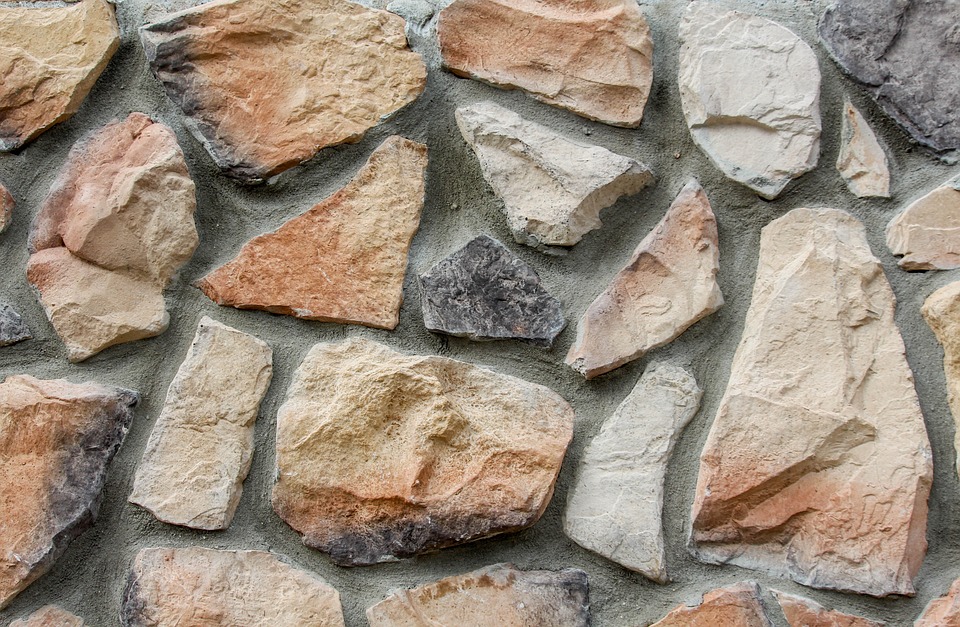 Облицовка тонкой каменной стены